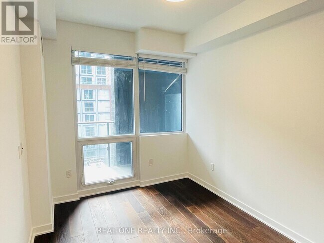 Photo - 115 Blue Jays Way Unité 717