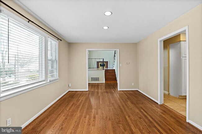 Photo - 6926 Whitehall Pl
