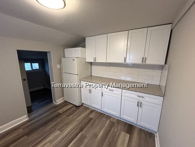 Photo - Lovely Renovated 3 Bed with parking! Eligible for $500 Security Deposit.