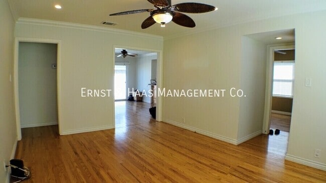 Photo - 2953 Silva St