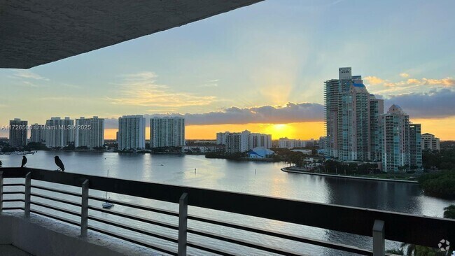 Building Photo - 3600 Mystic Pointe Dr Unit 1401 Rental
