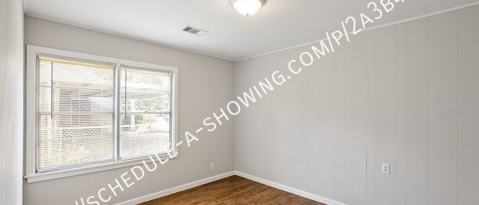 Photo - 2253 Collier St