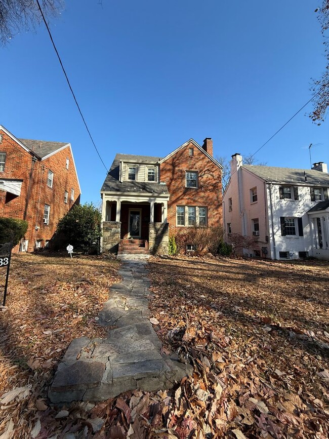 Photo - Discover comfort and convenience in charming North Michigan Park!