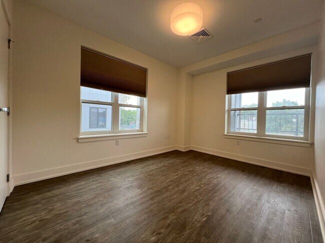 Photo - Great 2Br/2Bth apartment in great location ! Laundry in unit!