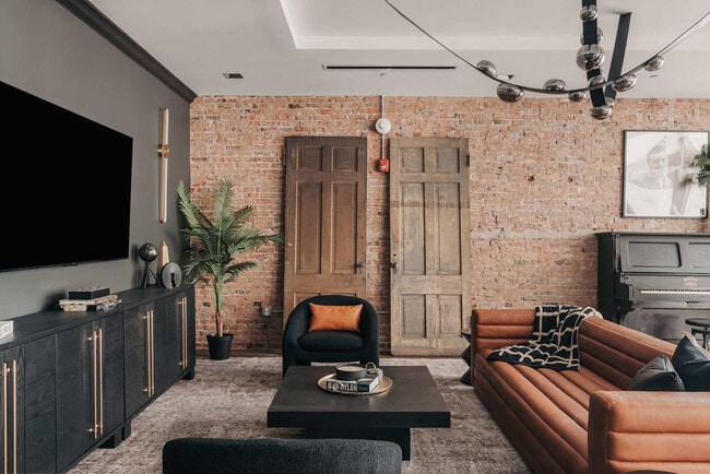 Photo - 240 Rep. John Lewis Way N Unidad FL3-ID1341527P