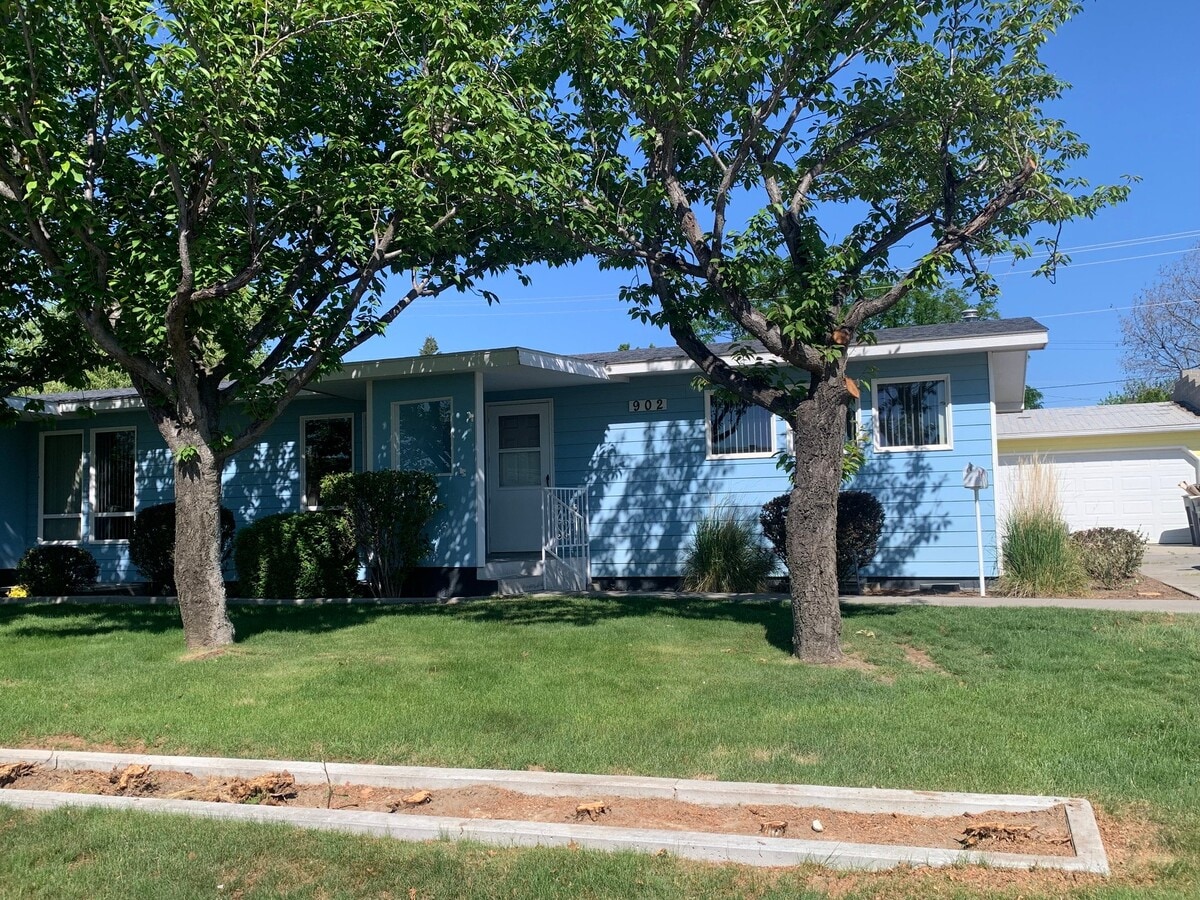 Photo - 902 Birch Ave