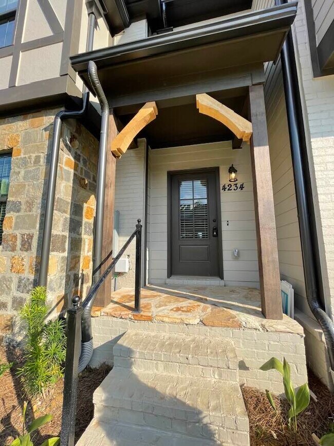 Building Photo - 4234 Lenox Dr