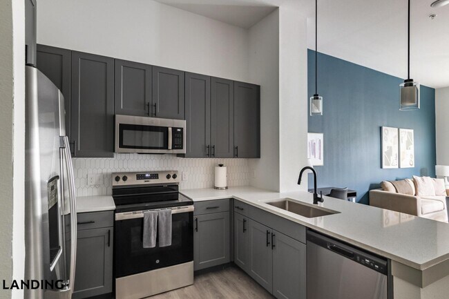 Photo - 3706 Goodwin Ave Unidad 142