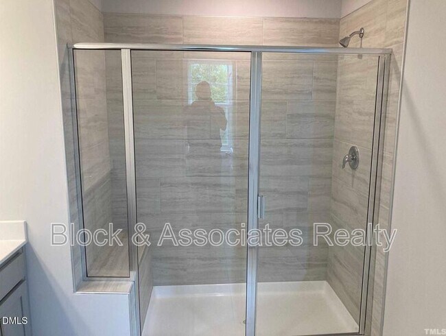Photo - 1823 Caen St