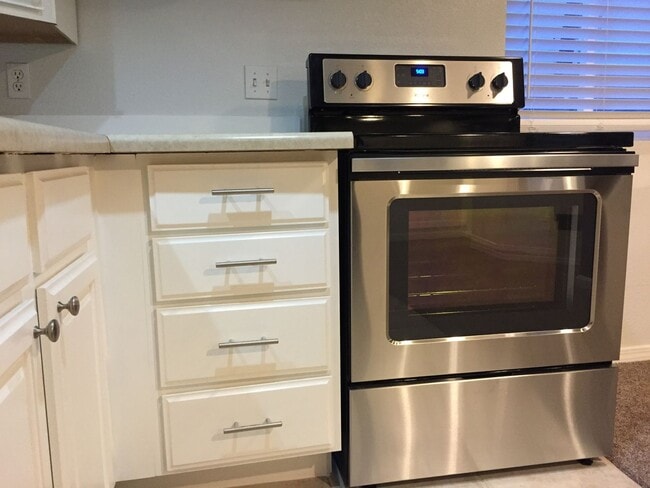 Photo - 150 W 10th St
