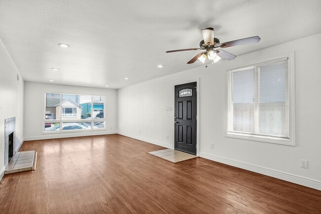 Photo - 3/1 Available Now Daly City