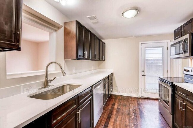 Photo - 825 S Newton St