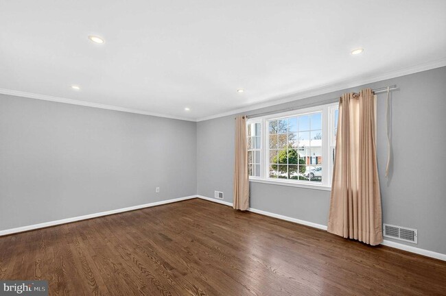 Building Photo - 9125 Donna Dean Dr