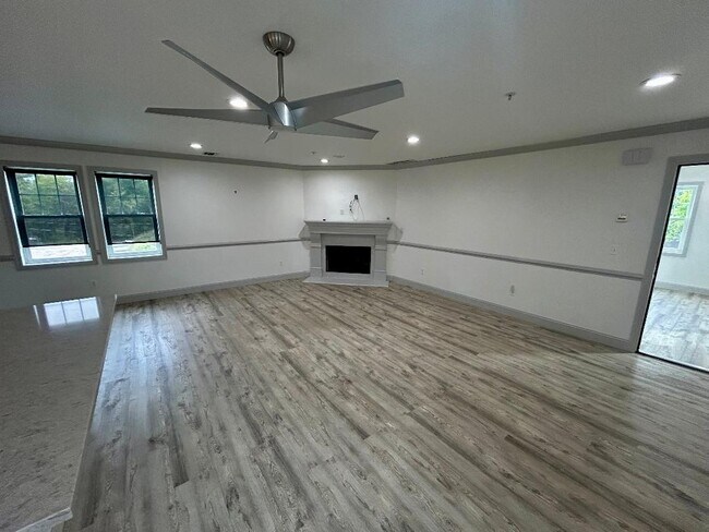 633 Valley Rd Unit Luxury Apartment