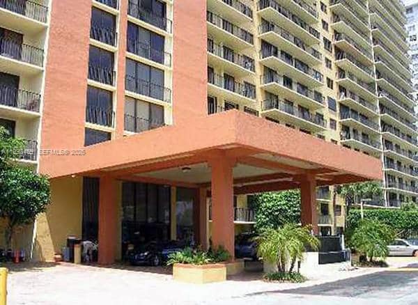 Photo - 290 174th St Unit 414