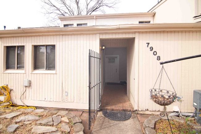 Photo - 7908 Horse Chestnut Ln