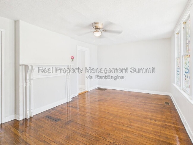 Photo - 932 W Beverley St