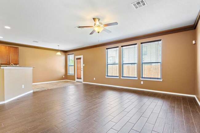 Photo - 2302 McCook Dr