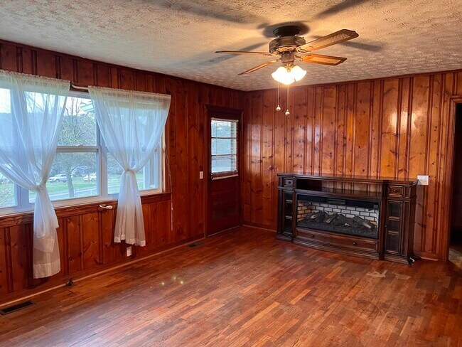 Photo - Cute 2 bed/ 1 Bath! Available now!