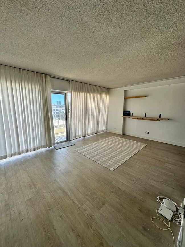 Building Photo - 1309 Wilder Ave Unit 402