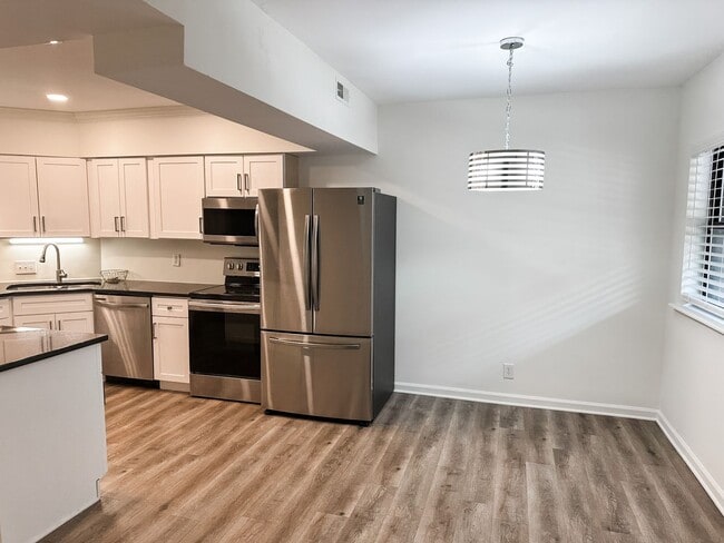 Photo - Spacious Renovated 3-Bedroom Condo Near UT... Unit #2004