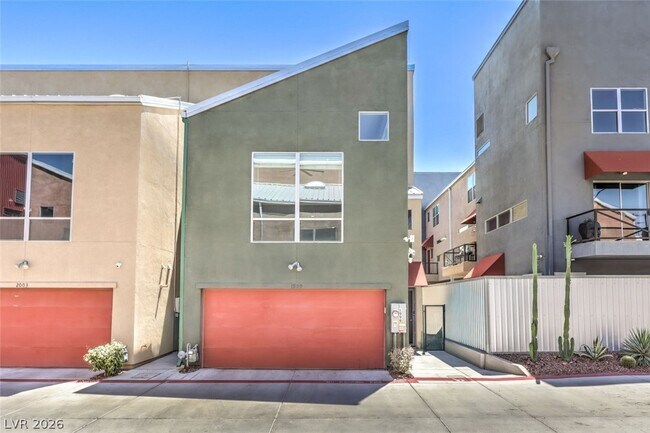 Building Photo - 1999 Yaupon Ave