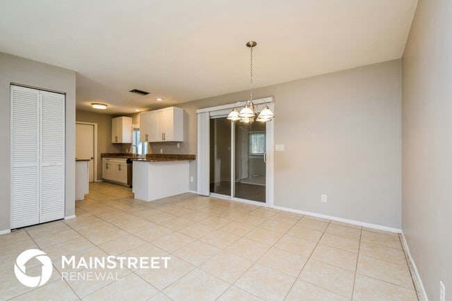 Photo - 9049 Hamlin Rd W