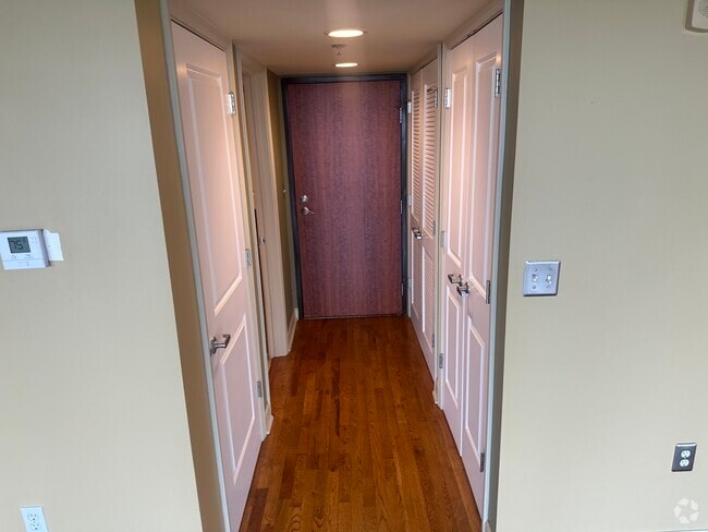 Building Photo - 600 Admiral Blvd Unit 707 Rental