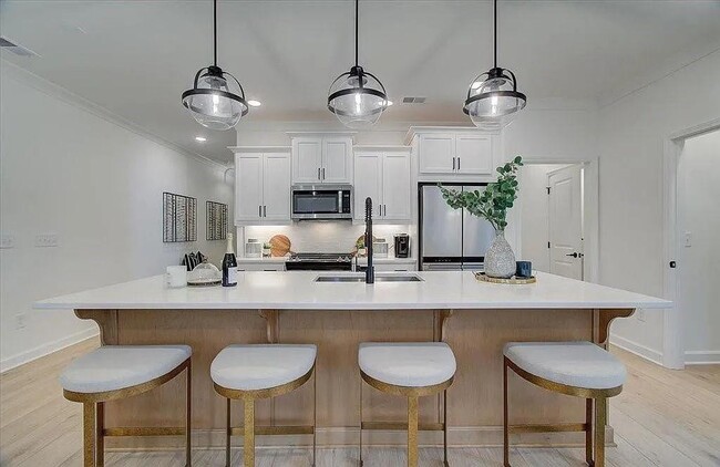 Photo - 121 Priestwood Ln