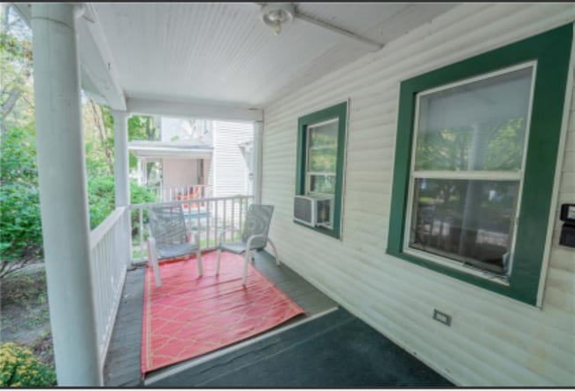 Front Porch - 1007 2nd Ave Unit 2