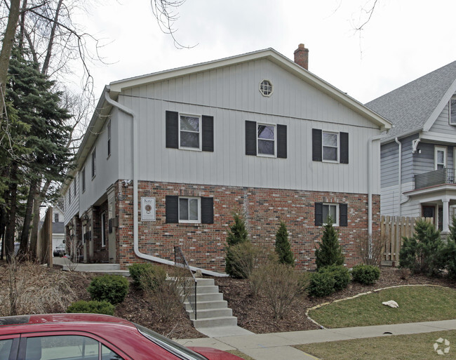 Building Photo - 3220 N Bartlett Ave Rental