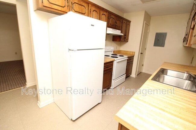 Photo - 1935 High St