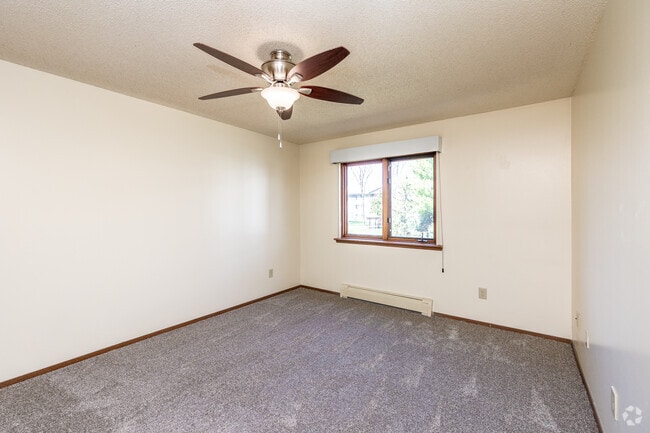 2BR, 2BA - 850 SF