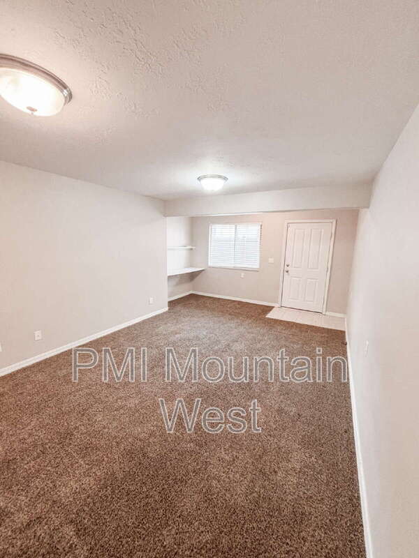 Photo - 208 Lyman Ln