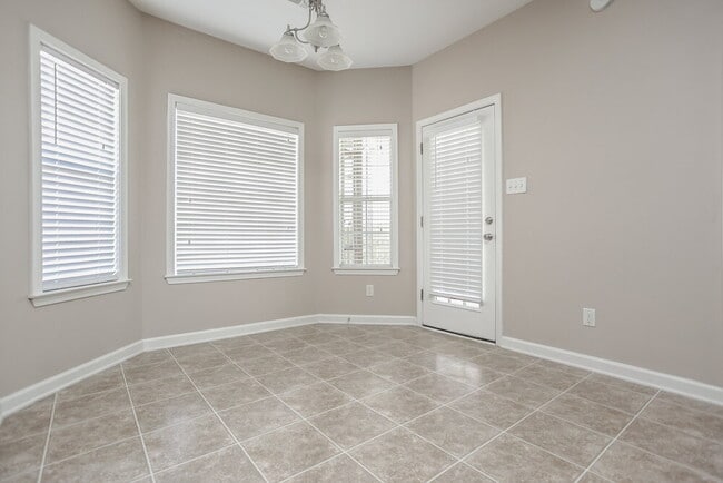 Photo - 984 Cully Rd