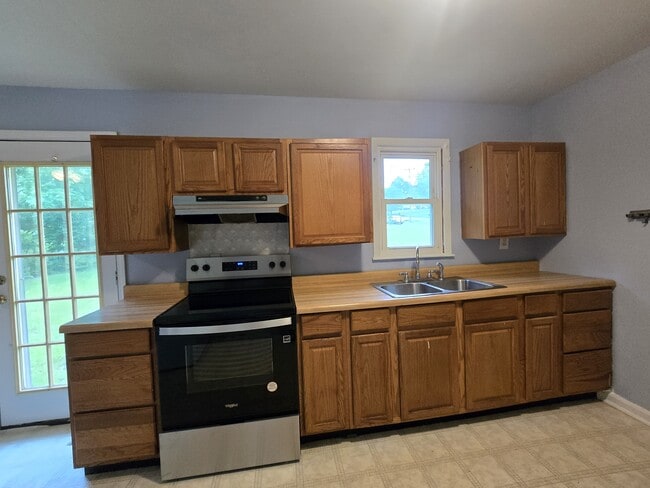 Photo - 1645 White Dr