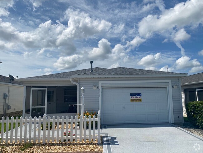 Building Photo - Beautiful 2 + 2 Villa, Turnkey ANNUAL Leas... Rental