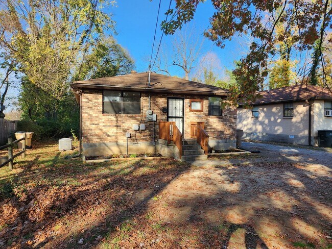 Photo - COMING SOON.... Location, Location, Location!! Remodeled 2BR/1BA duplex unit in East Nashville Unidad Douglas 1409 A