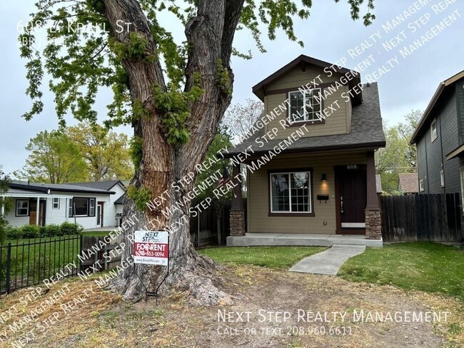 Building Photo - 608 E Krall St