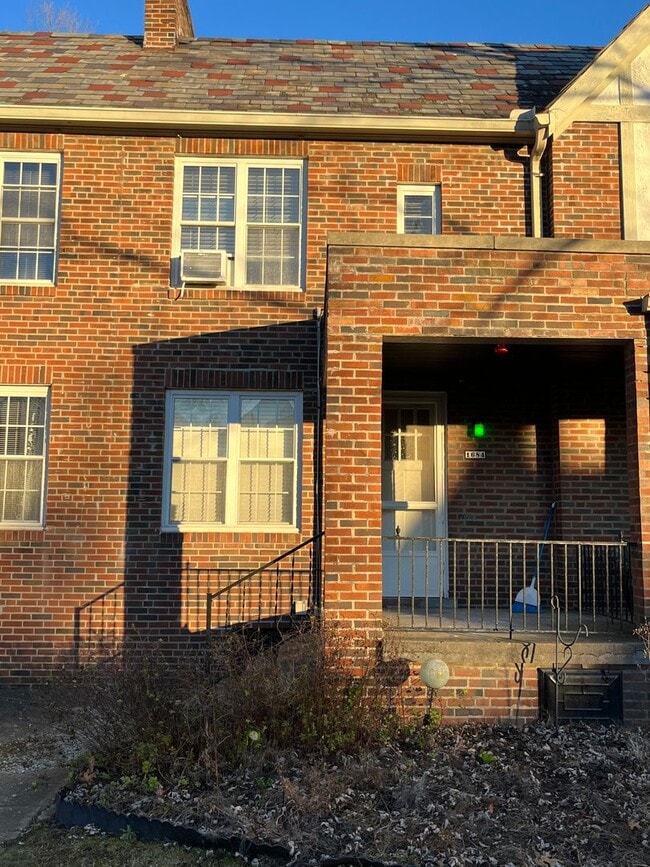 Building Photo - 1682-1688 Wyandotte Road Unit 1684