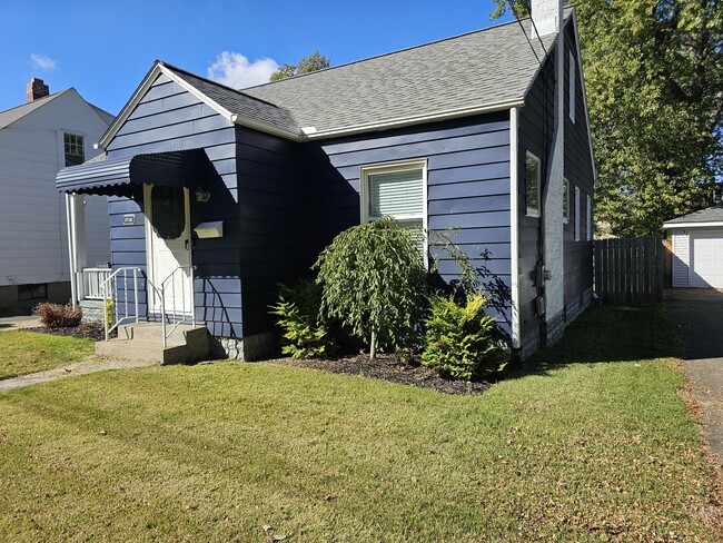 Photo - 1740 Fairmount Pky