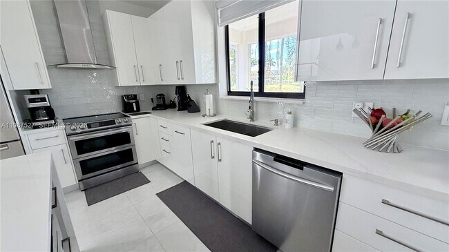 Photo - 1392 Canary Island Dr