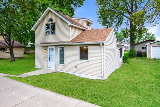 Photo - 123 4th Ave E