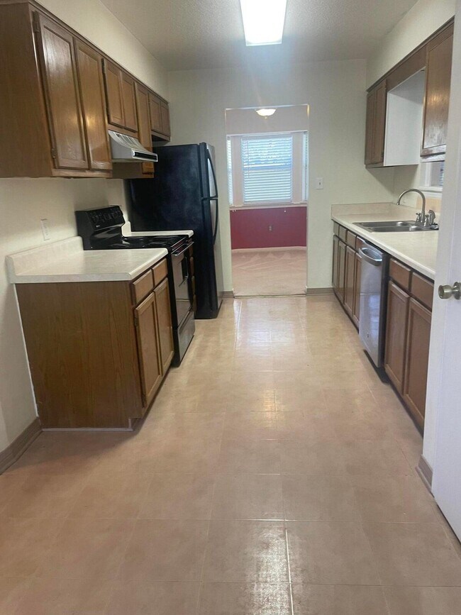 Photo - 1105 Sean Ln