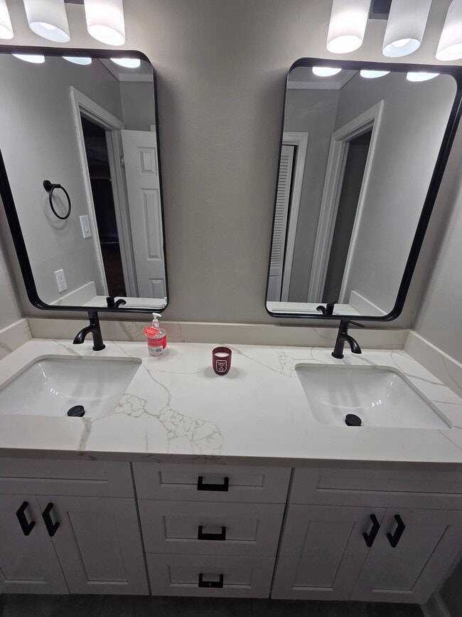 Photo - 12233 Park Lawn Ave