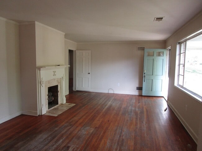 Photo - 298 W Poplar Ave