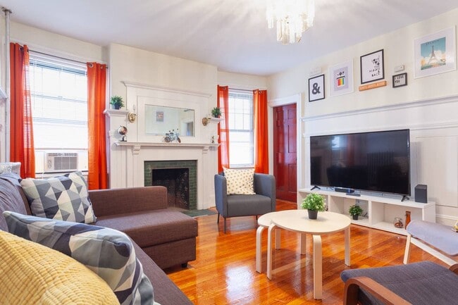 Building Photo - 1247 Beacon St Unit 3