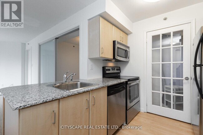 Photo - 80 Joe Shuster Way