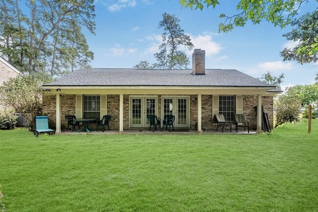 Building Photo - 635 Chapel Hill Dr