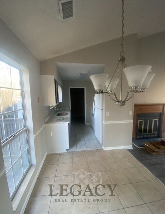 Photo - 2925 Sheana Way